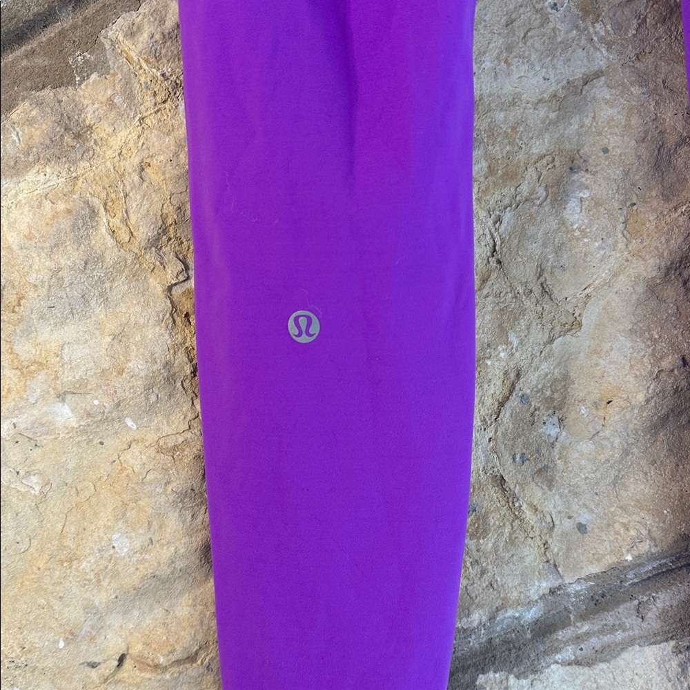 Lululemon Wunder Train High-Rise Tight 28"
Moonlit Magenta size 6 - Picture 7 of 7